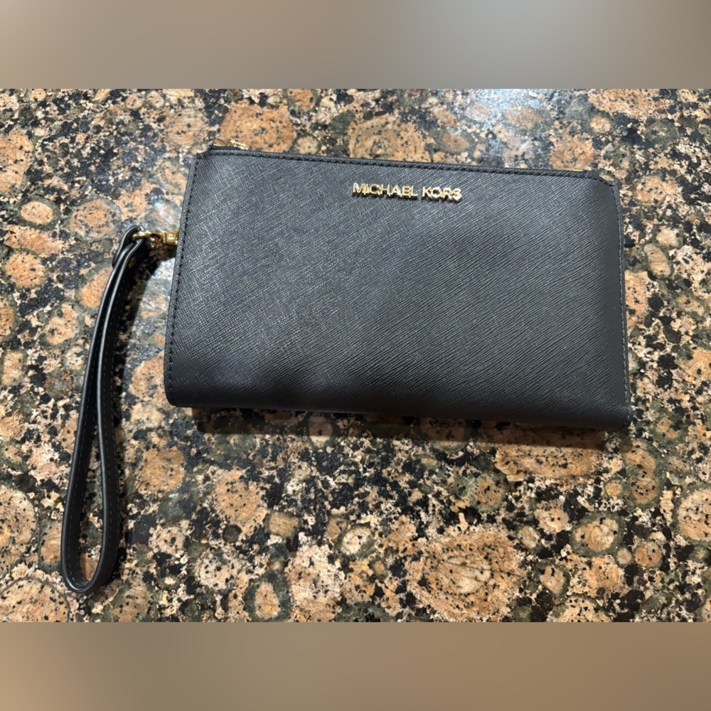 Michael Kors Black Saffiano Wristlet wallet with Gold Logo - Picture 2 of 6